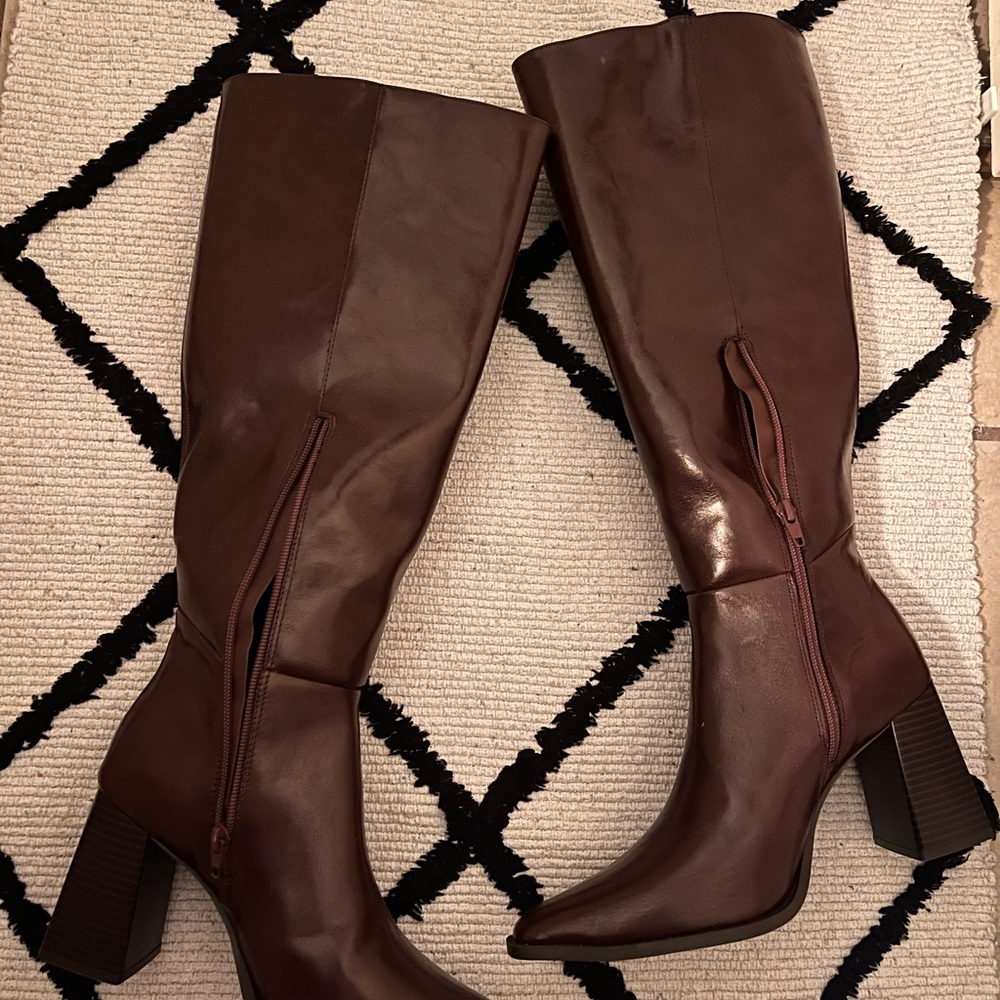 Brown Heeled Knee-High Boots with Chunky Heel and Smooth Leather